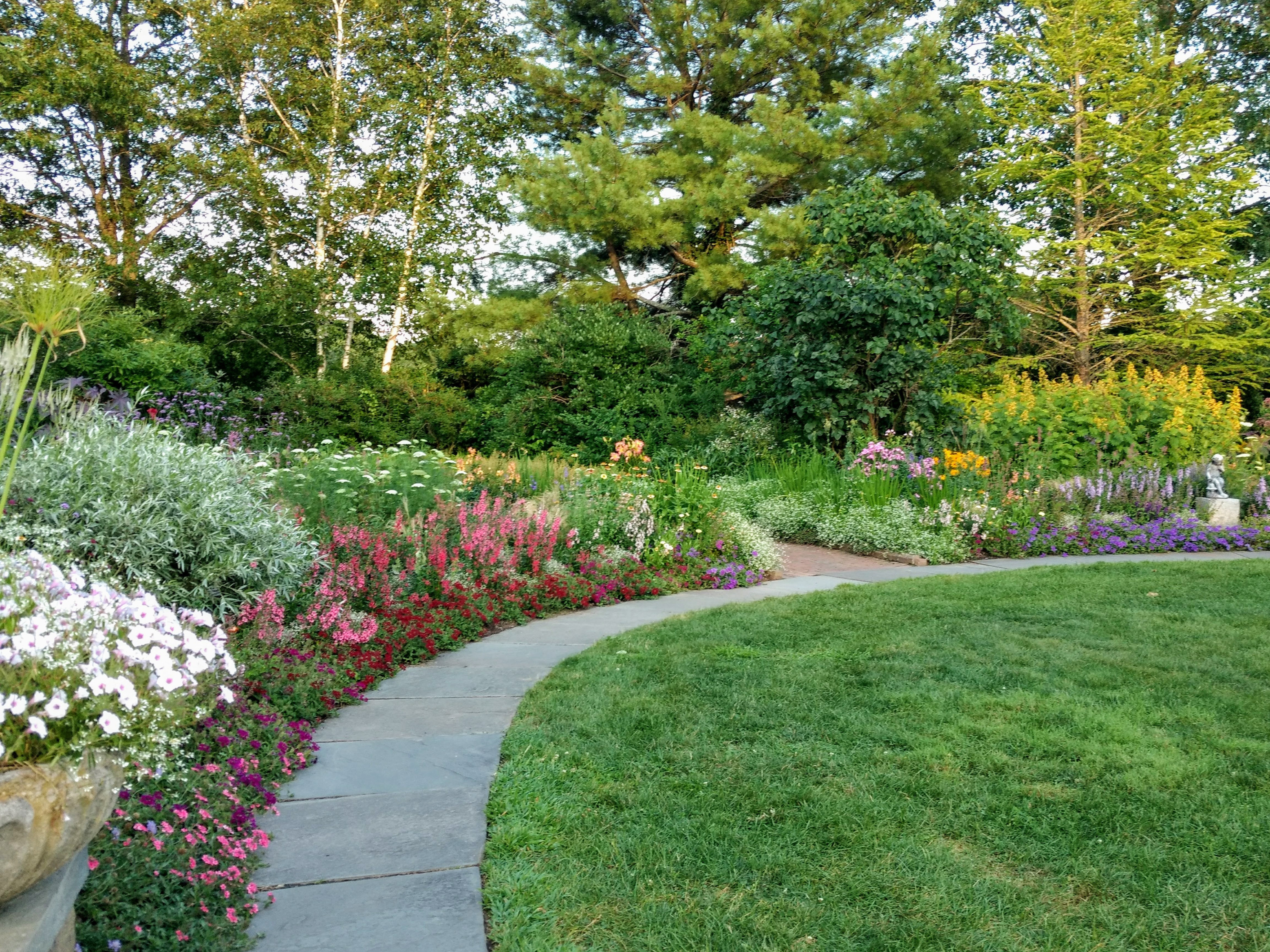 Благоустройство участка частного дома в Иркутске и Иркутской области